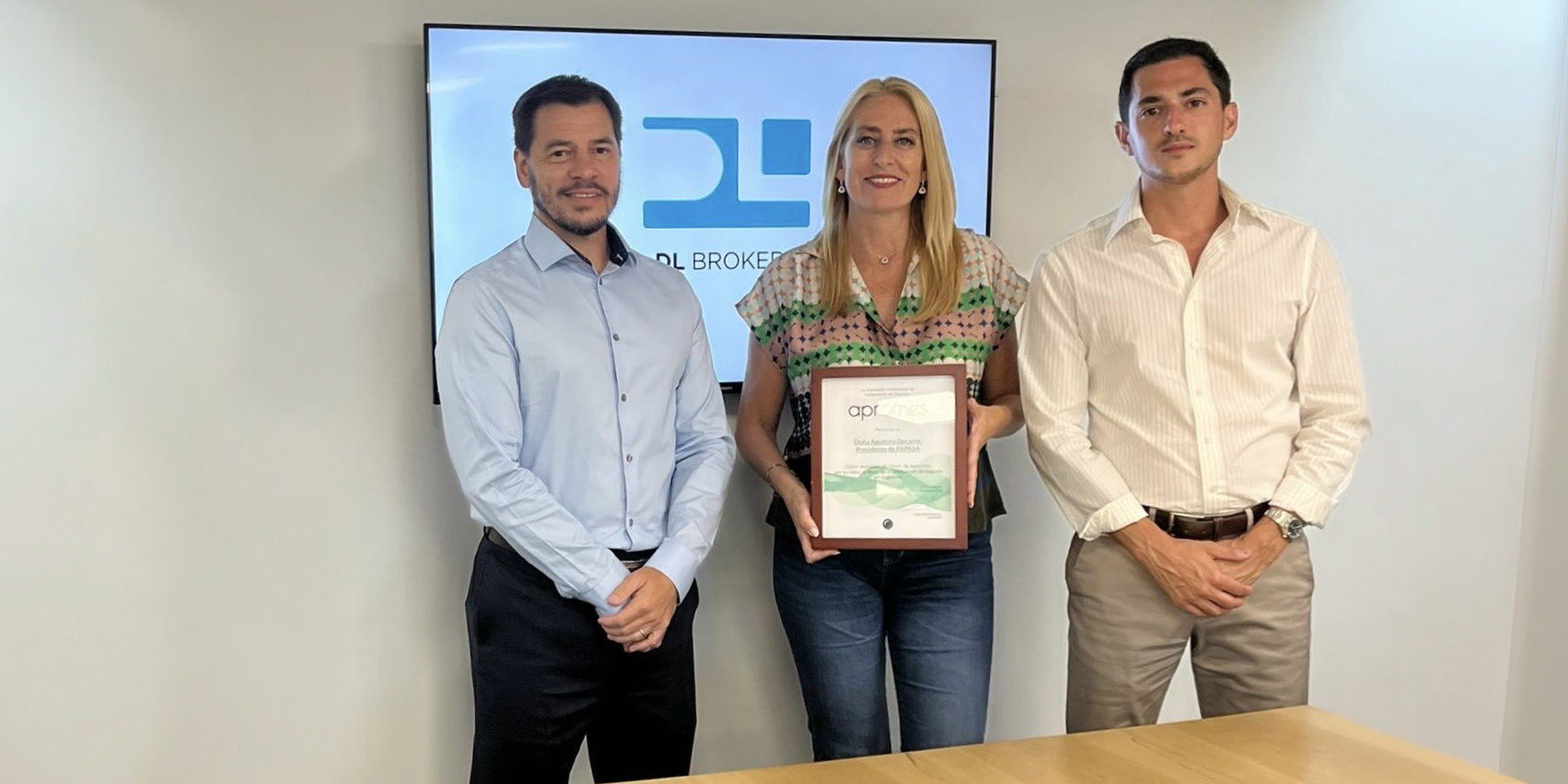 Agustina Decarre, presidente de FAPASA, nombrada Asociada de Honor de APROMES